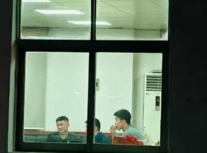 备战G1赛前，谁注意广东教练组？开会到深夜，各方面都需做好准备