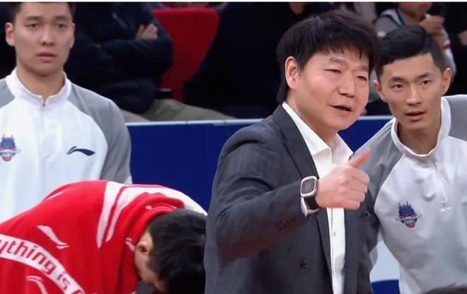 季后赛今夜打响！CCTV5直播，山东男篮4好消息1坏消息，赢球有戏