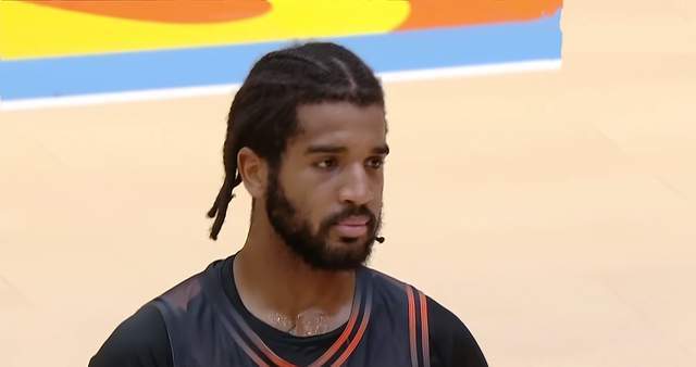 辽宁男篮先下一城，赵继伟14+7稳定军心 双大外奇招 山东手感冰凉