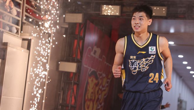 仅2分隔扣还遭大帽！崔永熙关键战隐身 温室CBA也打不明白了？