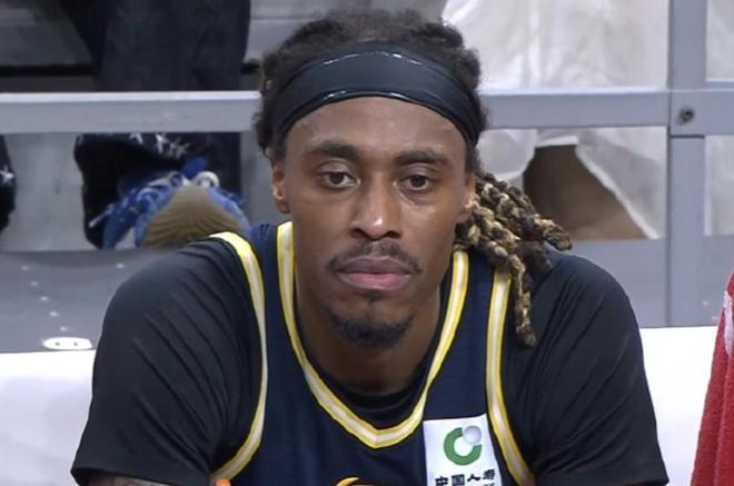 记者：萨姆纳受伤对广东打击太大，麦考尔太吃球权与球队不适配