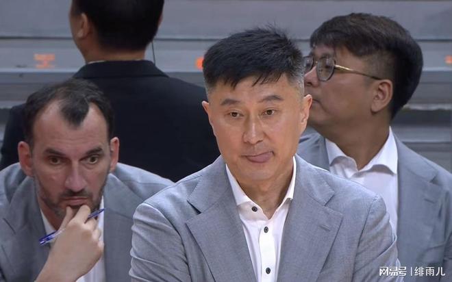 季后赛首输广州后！广东主场球迷倒戈，杜锋成公敌，徐昕确认回归