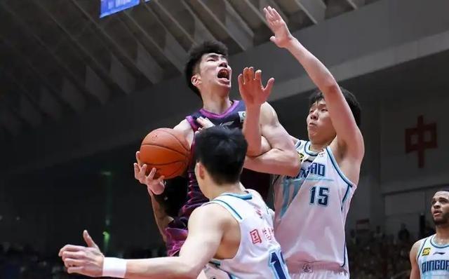 山东进攻拉胯！38%命中率，第一节仅得17分咋回事