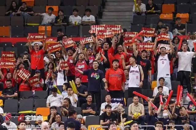 CBA季后赛首战：山东主场输球引下课声！邱彪战术失误在哪？