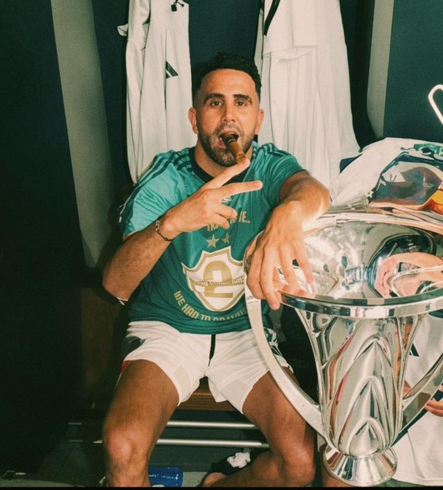 吉达国民卫冕亚冠精英冠军，马赫雷斯向全队赠送定制款劳力士