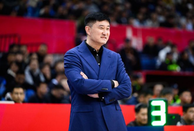 罕见！广东主场倒戈响起“杜锋下课”声 11冠王能拒黑12奇迹吗