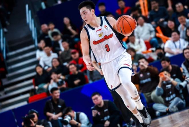 广东惨败揪出罪魁祸首！王牌后卫5中0在场狂输15分，杜锋颜面扫地