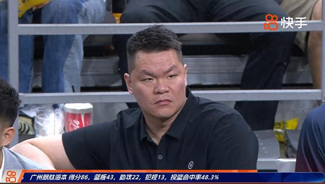 不管球队死活，外线胡扔一顿，赛后遭杜锋暗批，球迷：他就是毒瘤