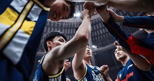 一场93-76让北京首钢大喜！广东惨败濒临淘汰，两大国手10中1太坑