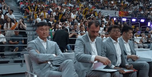 广东G1主场惨败！徐昕两双痛击旧主，奎因三分10中0，黑12要诞生