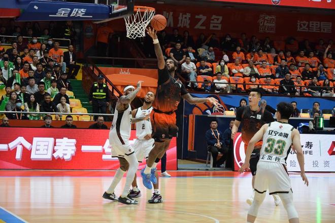 体坛午爆｜山东男篮季后赛首战告负，欧冠半决赛首战大巴黎取胜