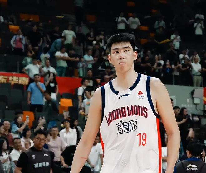 赢球后主动和焦泊乔小陈总握手，徐昕的高情商，撕碎杜锋最后体面