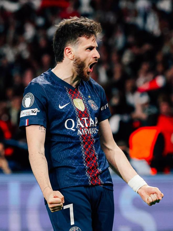 克瓦拉茨赫利亚社媒庆祝胜利：红与蓝，冲呀！