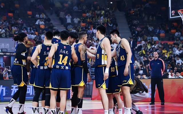 广东惨败创耻辱历史，杜锋弃将徐昕表现亮眼，爱将胡明轩一塌糊涂