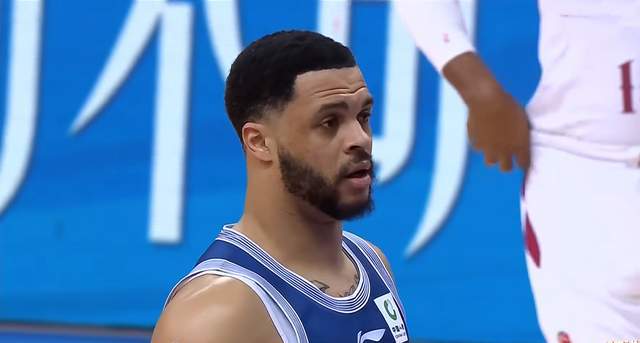 青岛男篮逆转失败，王奕博致命失误，米奇空砍30+22 山西有惊无险