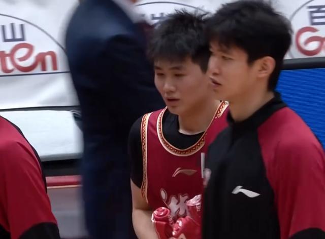 19岁新星关键三分制胜！浙江男篮轻取宁波