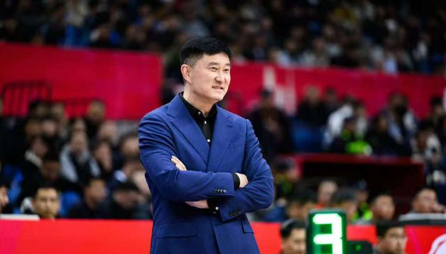 广东宏远拒绝被淘汰！杜锋调整阵容，奎因触底反弹，央视直播