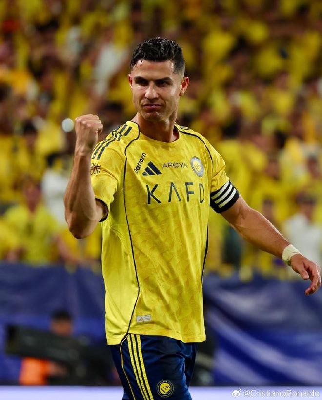 霸气!吉达国民球迷嘲讽C罗没亚冠冠军,总裁张开五指:我有5个欧冠!