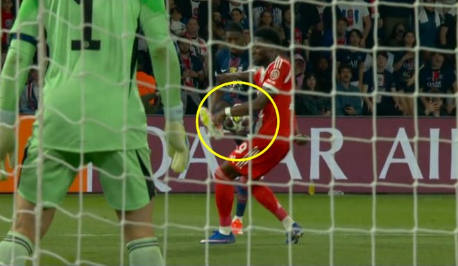 欧冠学着点：在中超这种禁区手球不算点球，VAR也不会介入