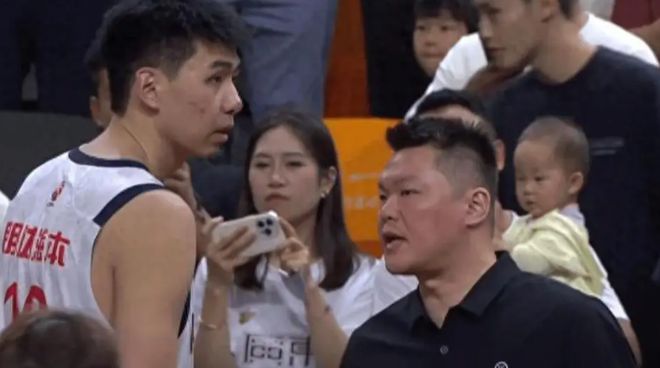 CBA3球队爆冷，杜锋被揪出3个问题，朱芳雨需召回2人才行了