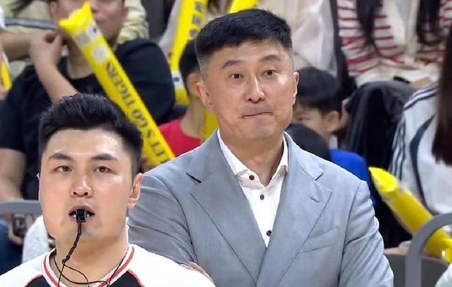 广东男篮老板给杜锋下死命令 北京热身赛21分大胜深圳 高诗岩复出