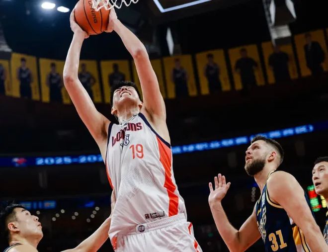 赚外快不能停！广州主场打广东郭艾伦仍不去现场，继续解说捞钱