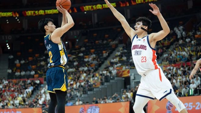 CBA动态更新，广东男篮vs广州男篮，赛前带来广东男篮徐杰、杜峰、崔永熙以及广州男篮徐昕的最新消息