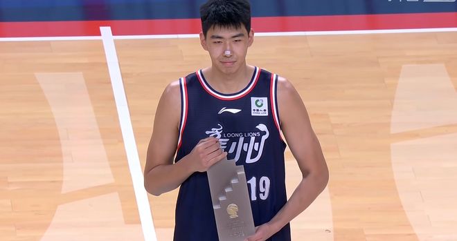 杜锋变阵双大外！胡明轩杀红眼造21分大胜！广东一夜蜕变1-1广州