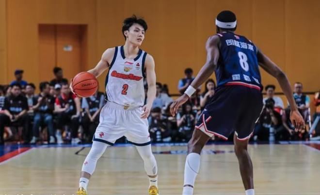 广东队双塔打爆龙狮内线，大概率晋级8强，但面对首钢毫无胜算