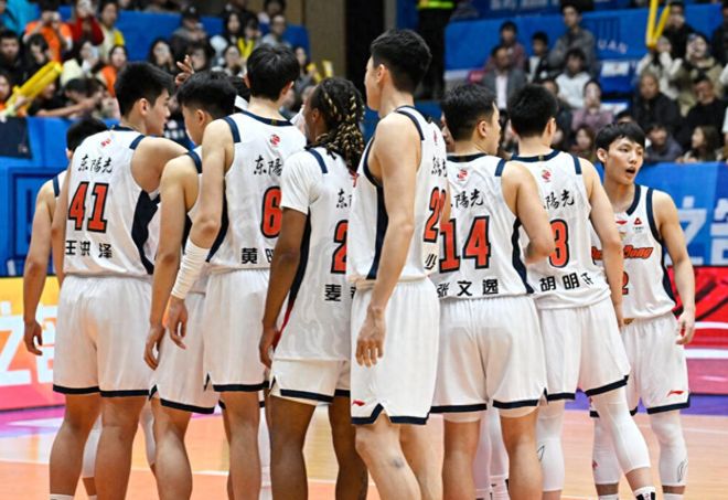 一场85-64让CBA季后赛大乱！广东狂胜，辽宁惨败，首轮诞生2组1-1