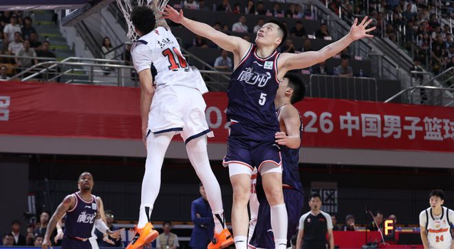过分了！2次被李祥波打爆，还对萨林杰摊手 粤迷怒斥：没职业道德