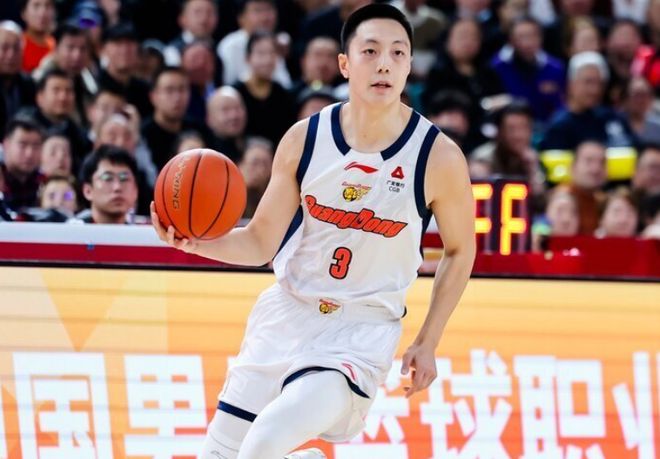 上场0分！胡明轩21+4+6触底反弹正名 徐杰打满40分钟仅8中1