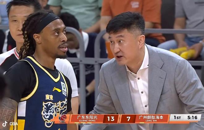 广东男篮力克广州晋级八强，胡明轩15+4麦考尔24+5+4，徐昕12+11