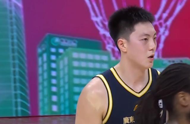 胡明轩再立功！广东男篮力克广州：2-1进八强