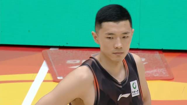 辽宁男篮被淘汰，山东晋级8强战上海，高诗岩11+8+8 邱彪变招成功