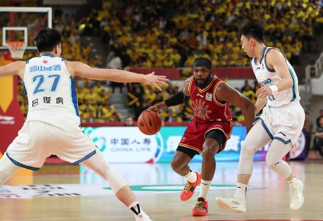 山西2-0青岛以下克上晋级八强！奈特24+6张宁关键球 下轮将战广厦