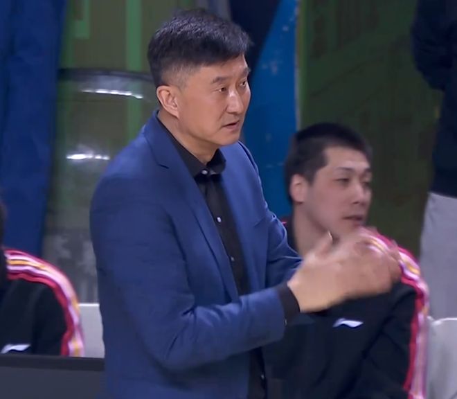 广东3消息！杜锋更衣室发言曝光，胡明轩做尿检，徐昕做好准备