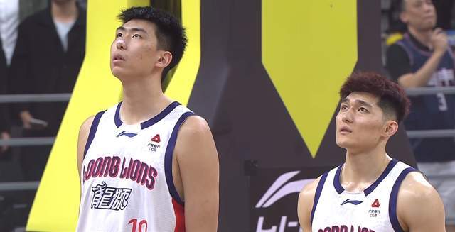 大比分2-1，广东男篮晋级8强，崔永熙末节连中三分，广州未来可期
