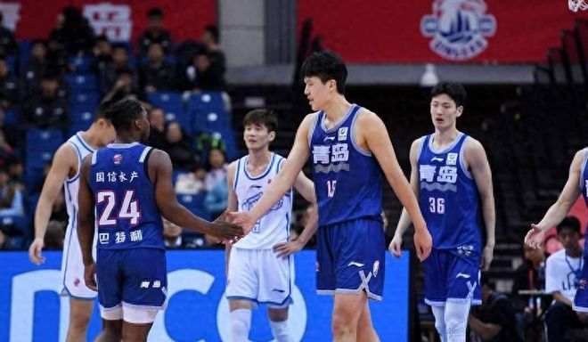 腿抽筋仍坚守！32岁米奇用实力证明，他值得青岛的顶薪