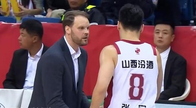 山西2-0战胜青岛，半决赛对阵广厦；浙江稠州淘汰宁波队