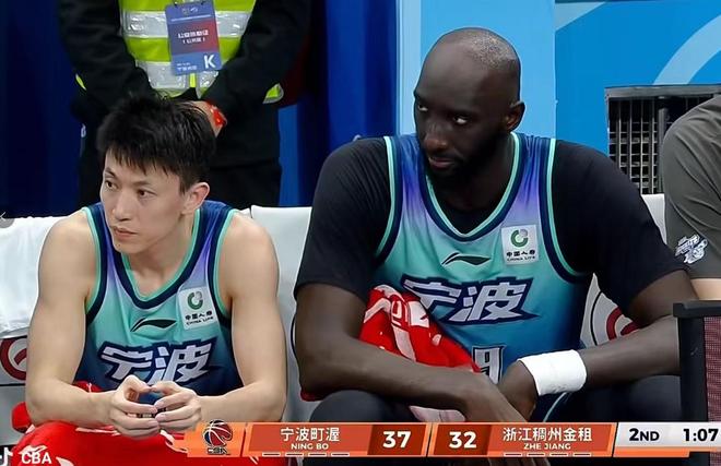 浙江男篮加时险胜宁波，大比分2-0晋级八强，李悦洲15分+突破绝杀