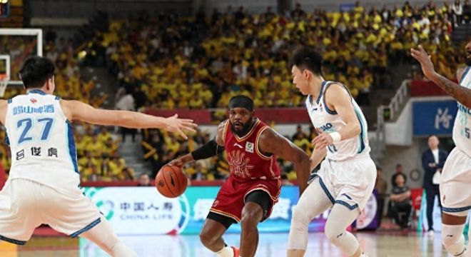97-94险胜晋级，37岁奈特扛起山西，青岛被黑十横扫