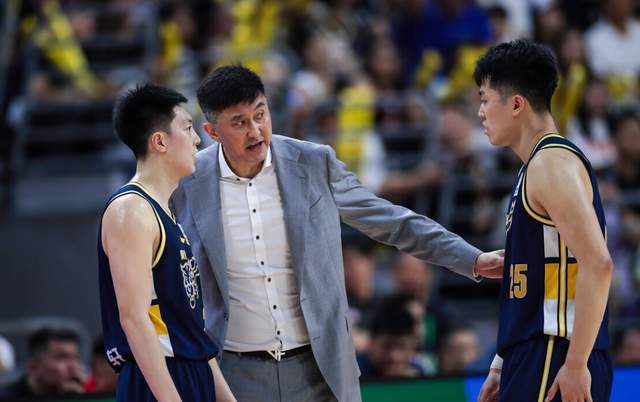 北京VS广东G1万众瞩目！周琦携手麦基统治内线，杜锋押宝跑轰战术
