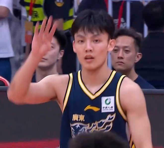 广东3消息！徐杰为杜锋发声，杜锋晒照与徐昕握手，萨姆纳伤情