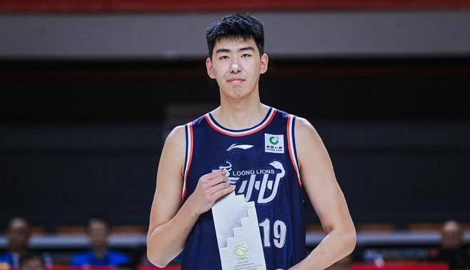恭喜！中国男篮22岁2米26中锋下周赴美：3所NCAA名校相中他