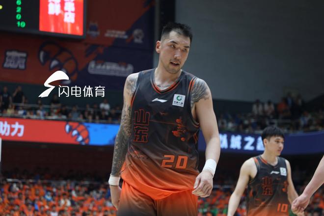 山东高速男篮晋级季后赛八强，高诗岩动情表示：不想让陶汉林那么早退役
