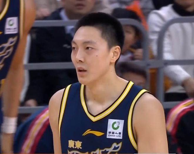 广东3消息！胡明轩自我救赎，徐杰关键控场，徐昕与杜锋世纪和解
