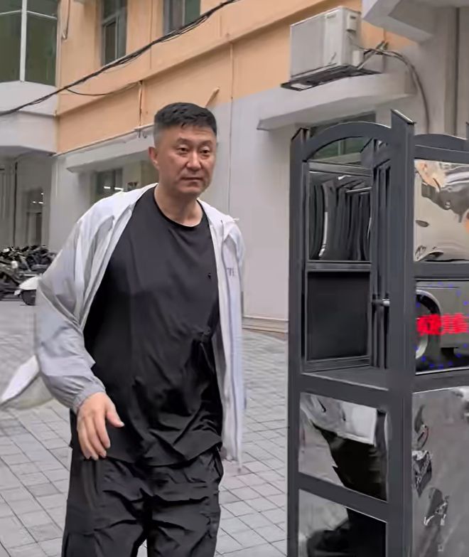 广东队前往北京！杜锋带上两个奇兵，走路带风