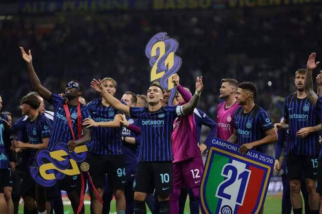 Forza Inter！国米攻克十难终成冠军，这是蓝黑人的共同荣耀！