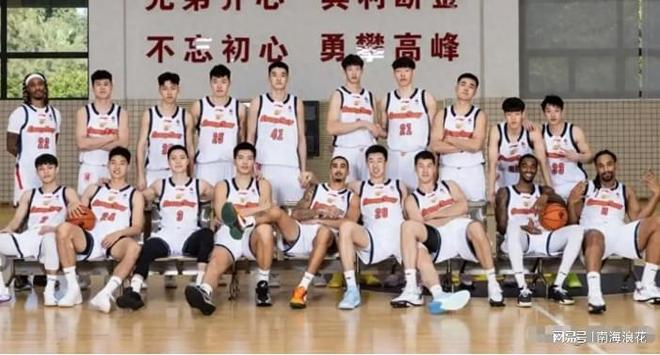 广东3少为粤京大战G2做宣传 球票被疯抢了 海哥又赚8位数票房收入